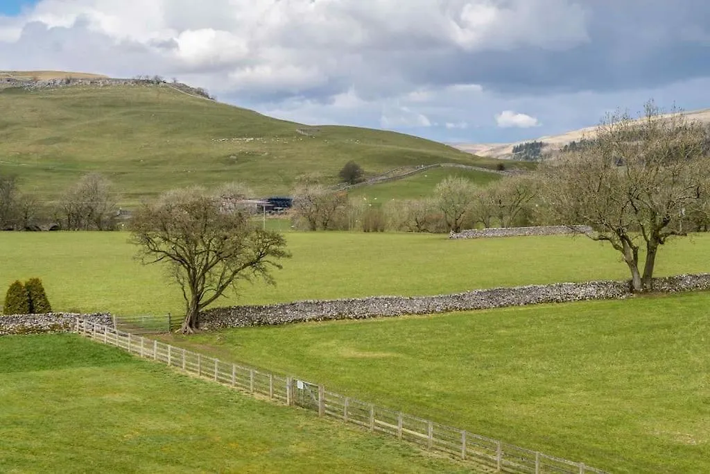 Anglers Cottage - Spacious Grade II Listed Cottage Kilnsey