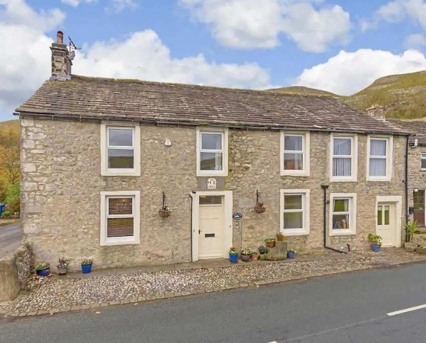 Anglers Cottage - Spacious Grade II Listed Cottage Kilnsey